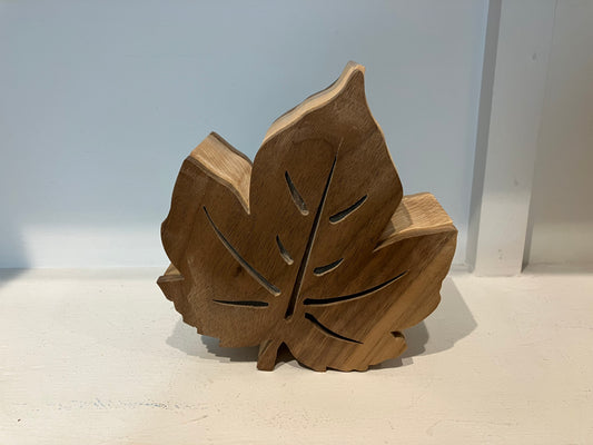 Leaf-shaped box