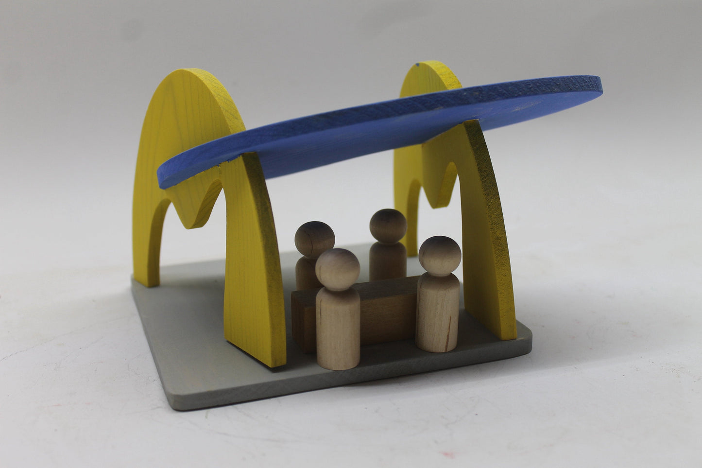 Fast food restaurant solid wood toy. This play set will give children much to play with as it includes a restaurant, vehicles, and people